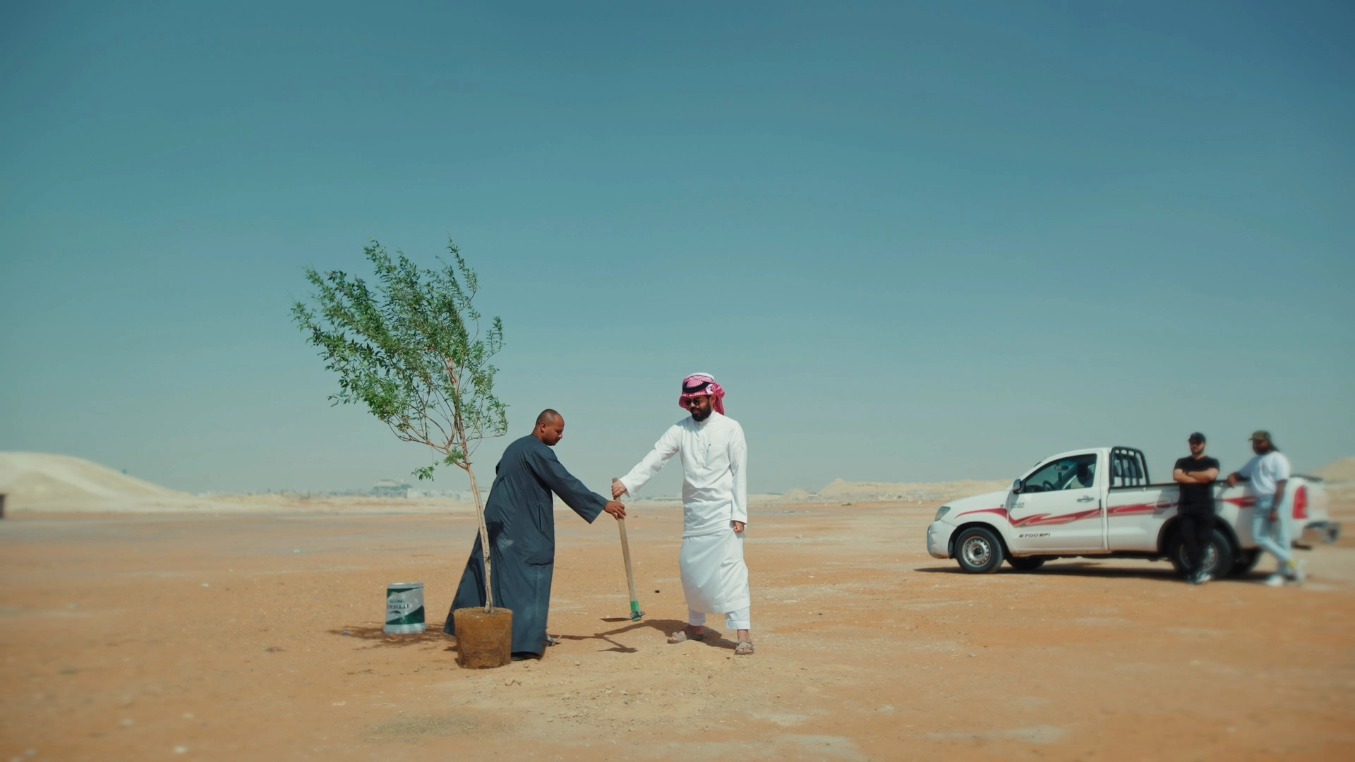 عبدالرحمن أبومالح يزرع الـ «شجرة».