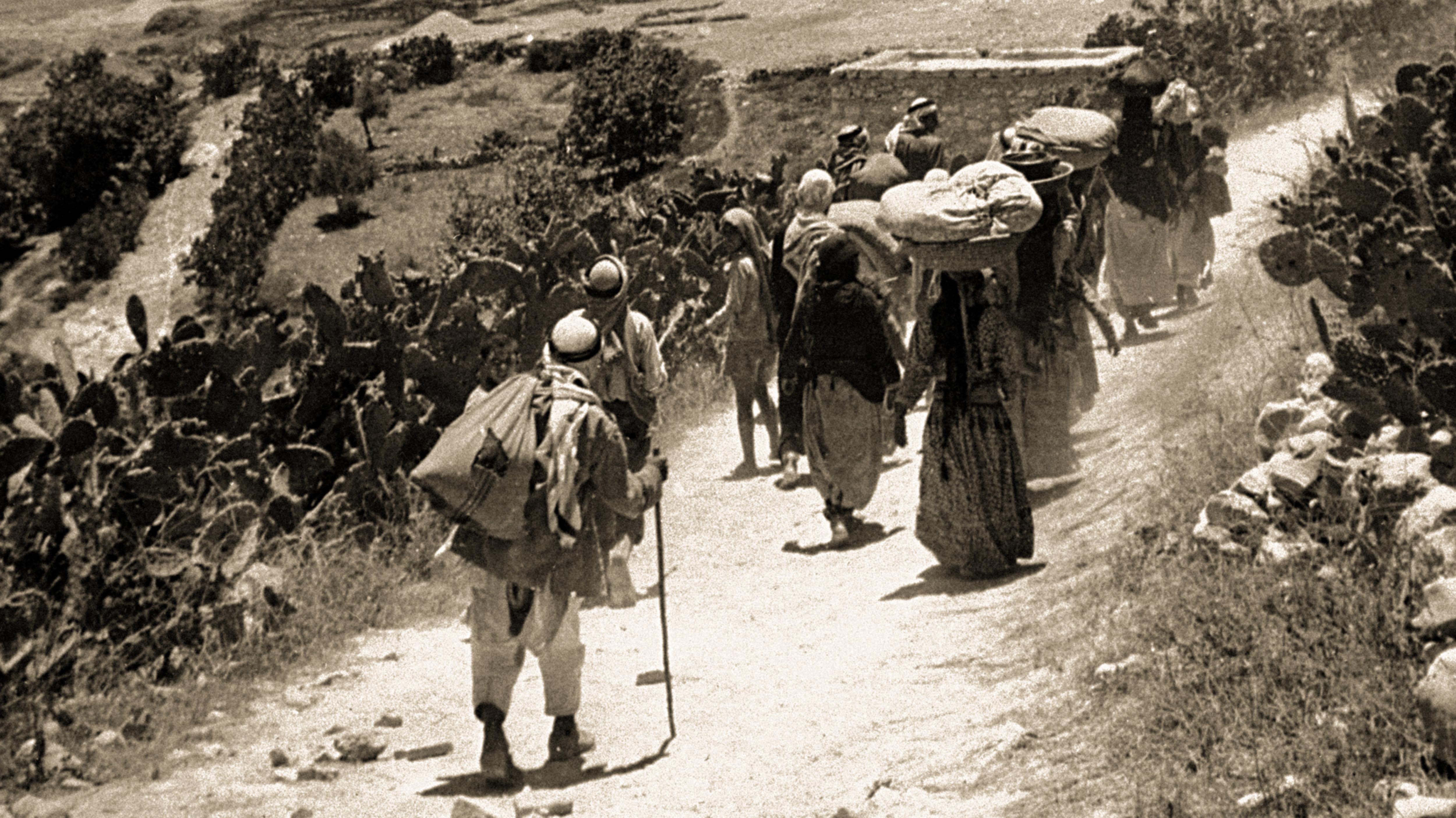  فلسطينيون خلال تهجير النكبة في 1948
