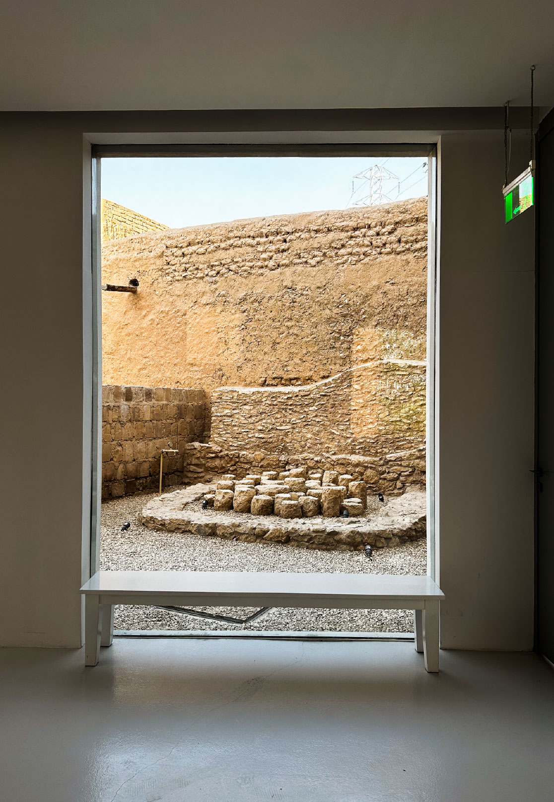 داخل المعرض