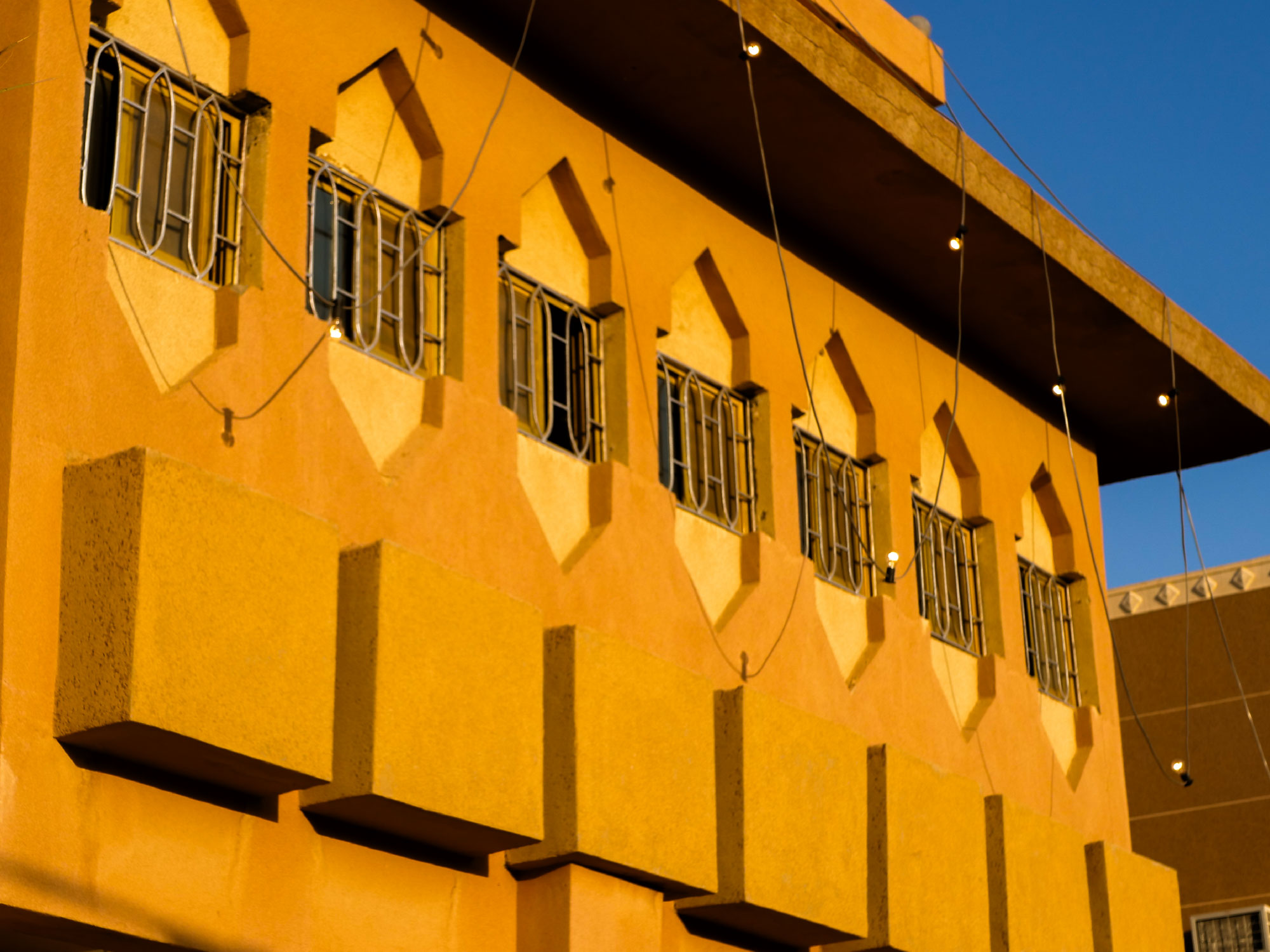 البيت من برا