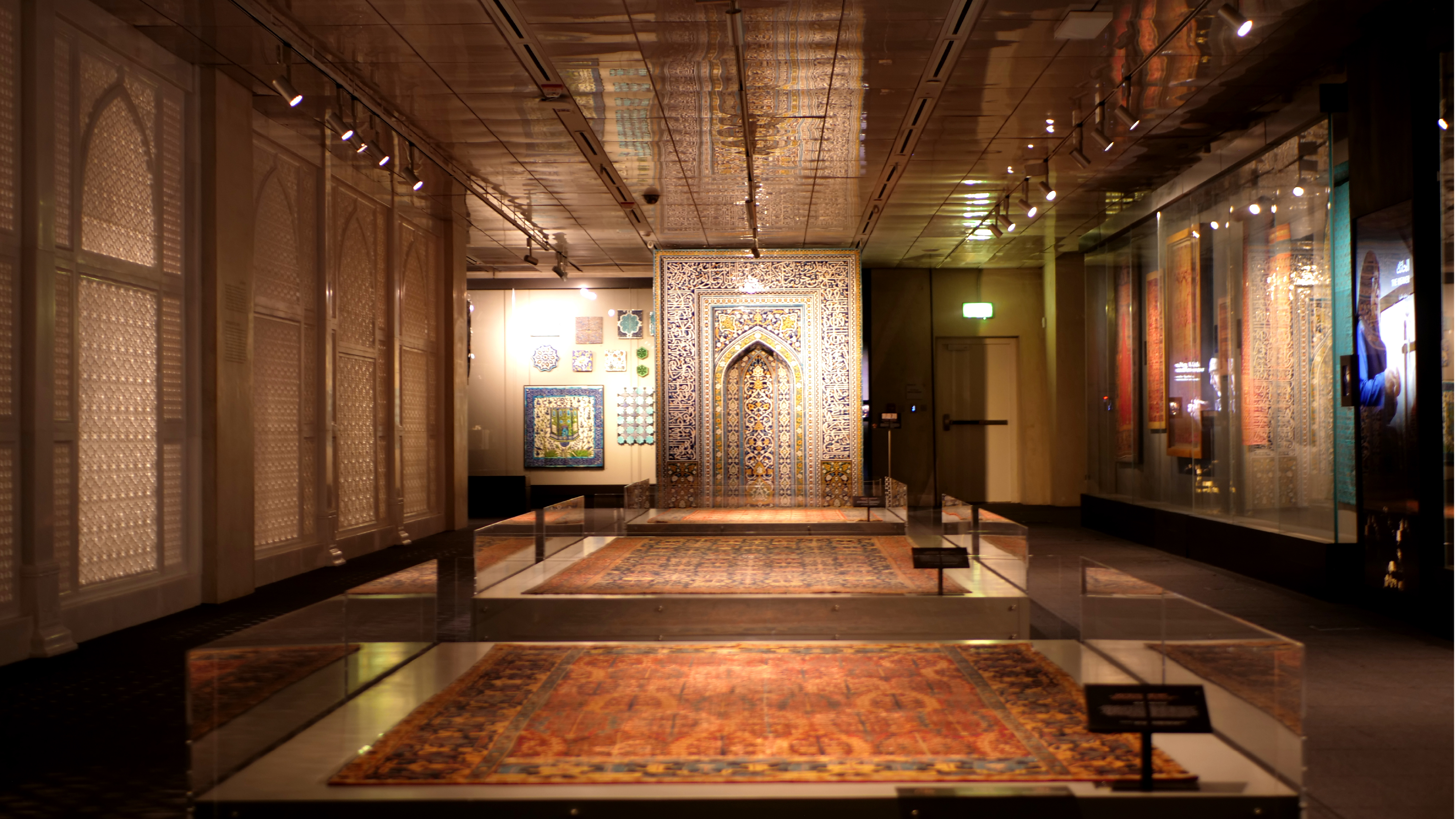 معرض في مديح الفنان الحرفي