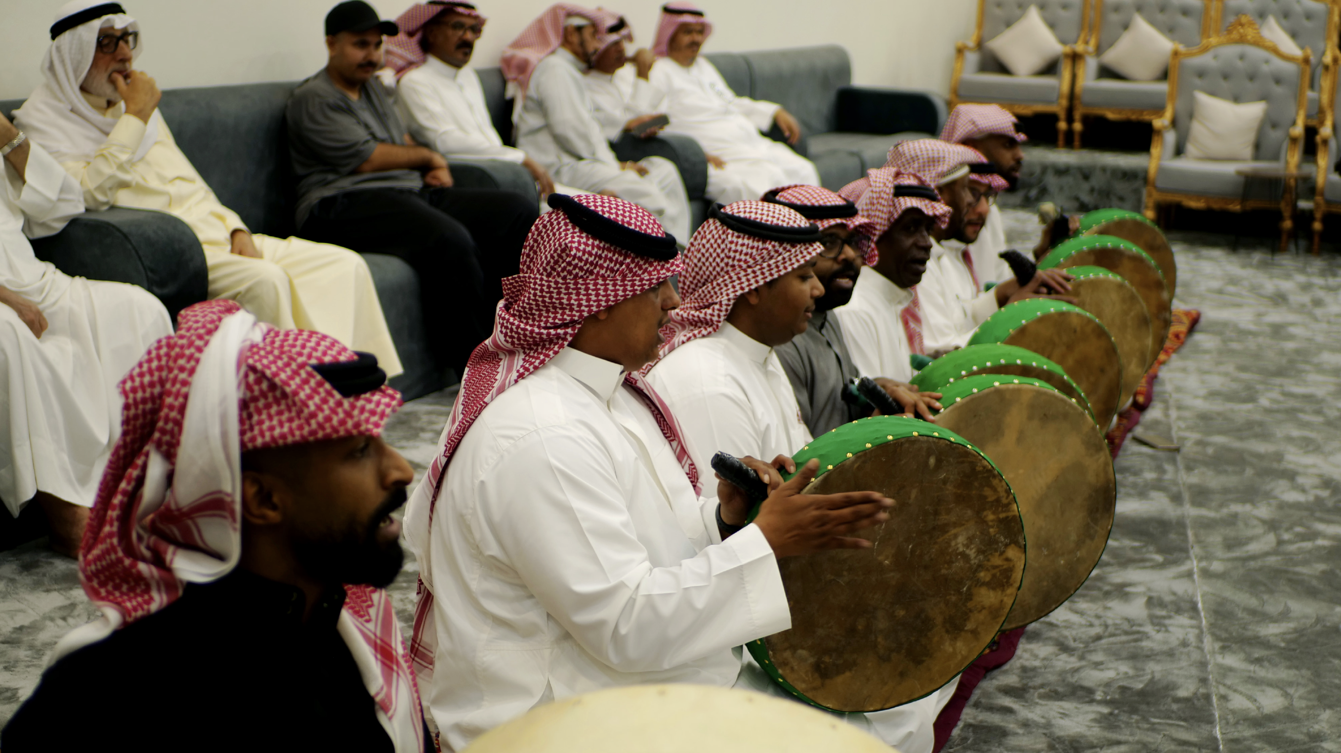 الفرقة والحضور