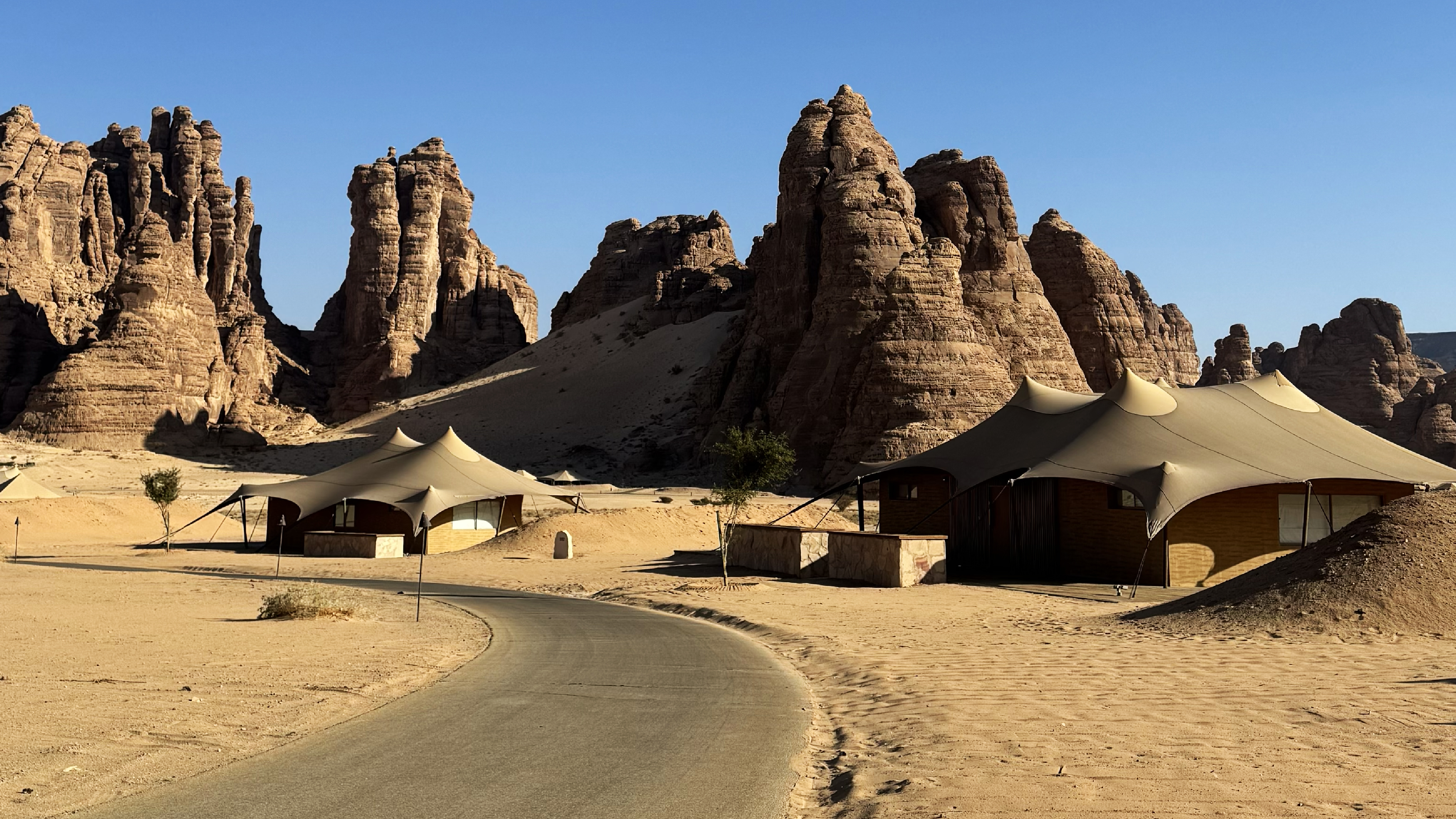 المكان من برا