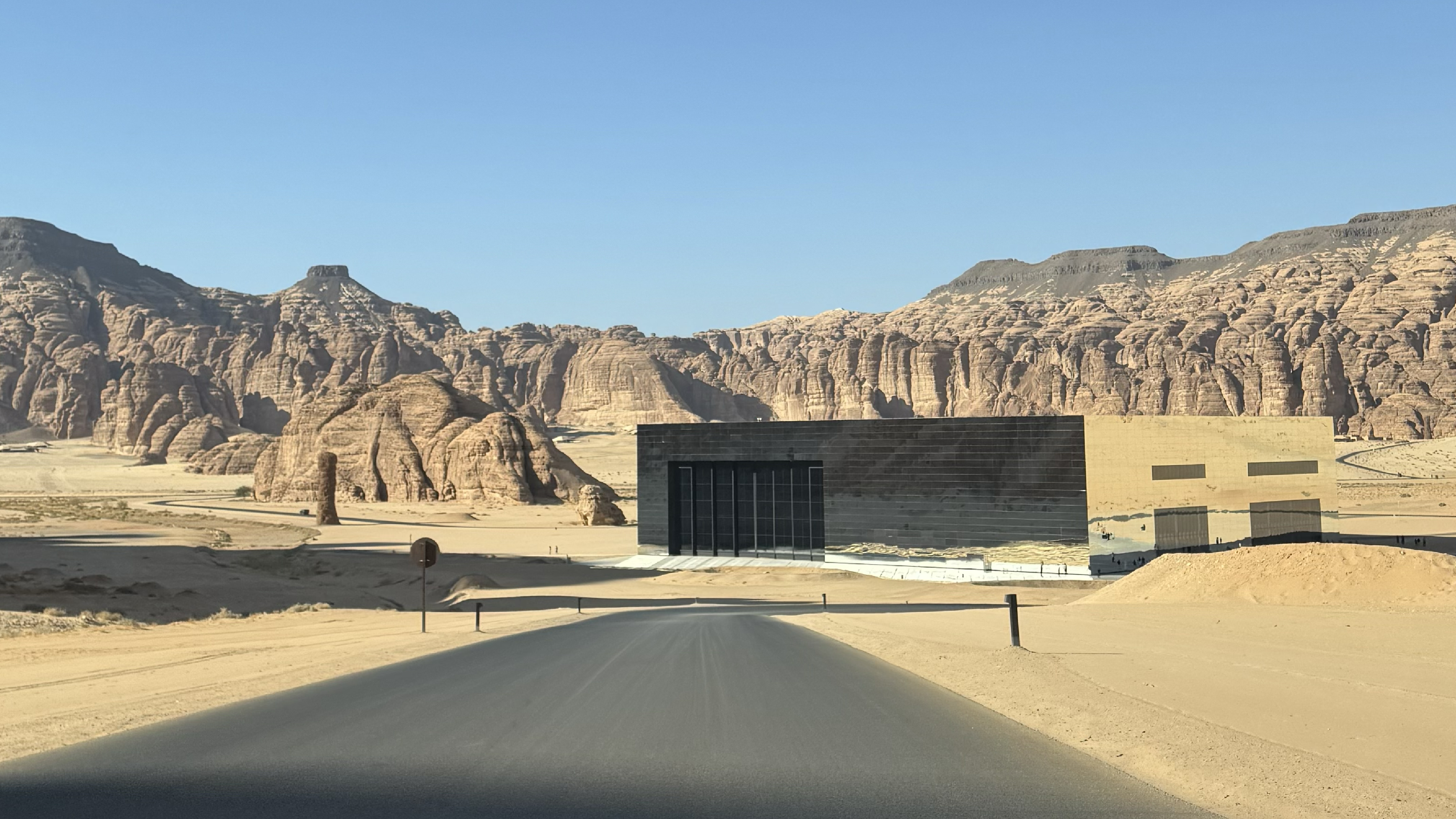 قاعة المرايا