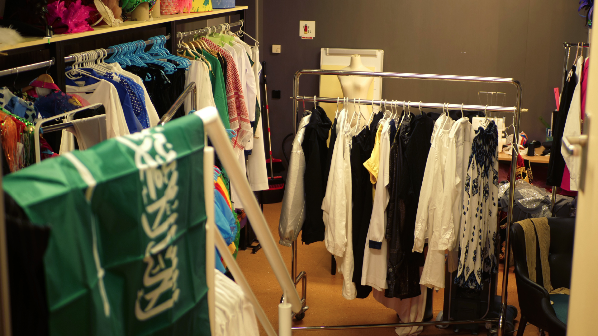 كواليس الملابس