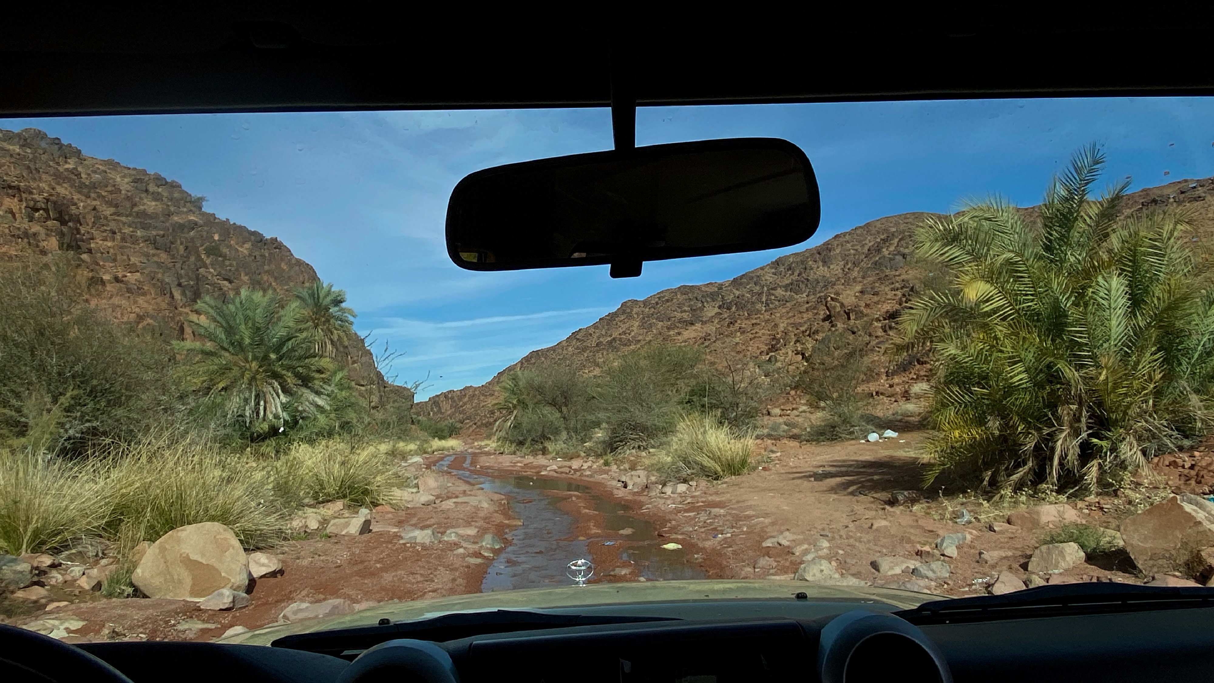 منتصف الشعيب