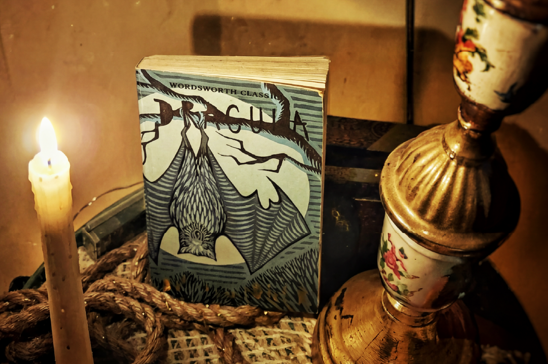 نسخة رواية «دراكولا» من منزل محمد عبدالجواد