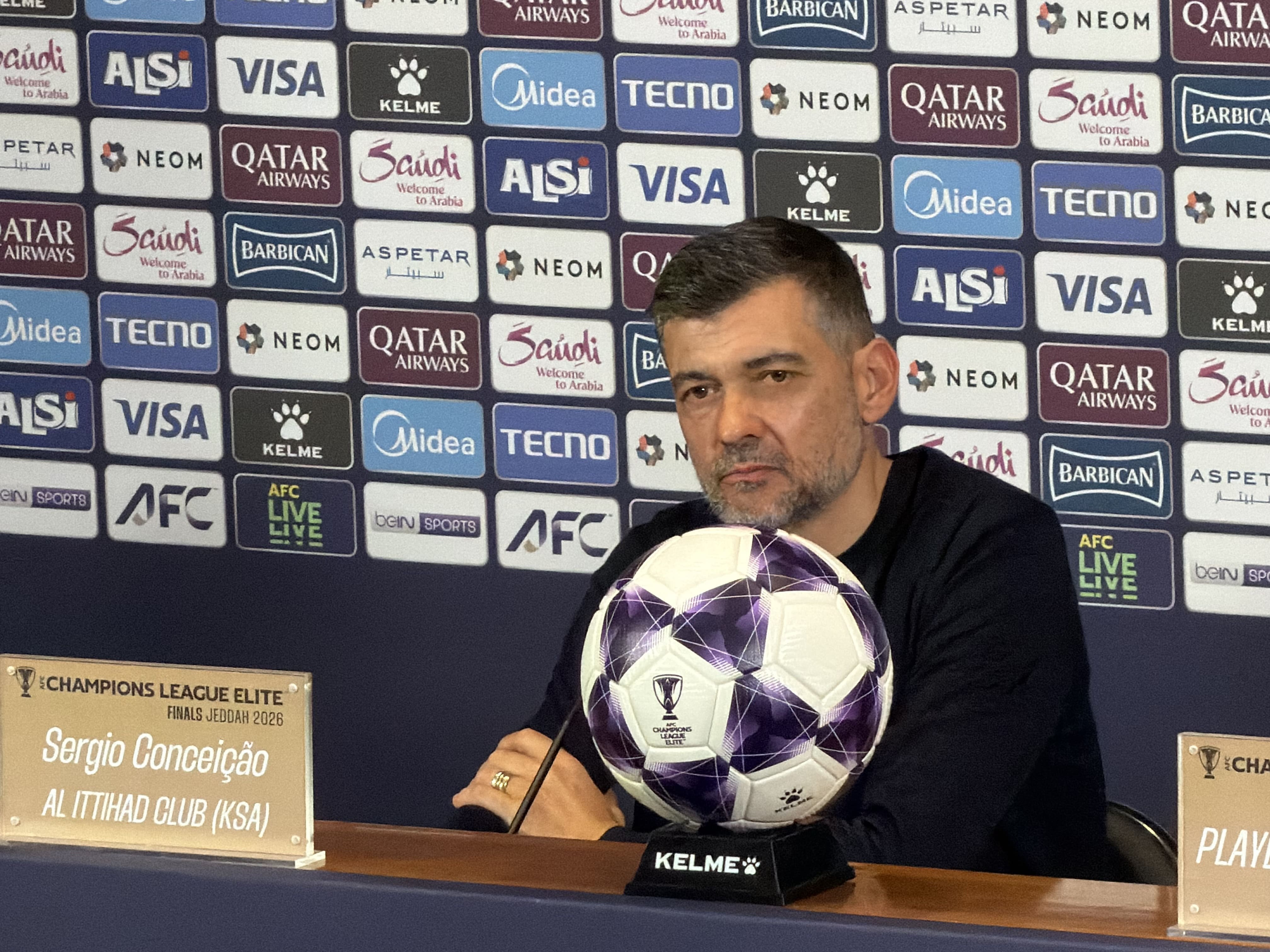 مدرب نادي الاتحاد كونسيساو اثناء المؤتمر الصحافي 