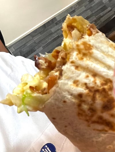 في حبِّ الشاورما: ما لا يسع المرء جهله