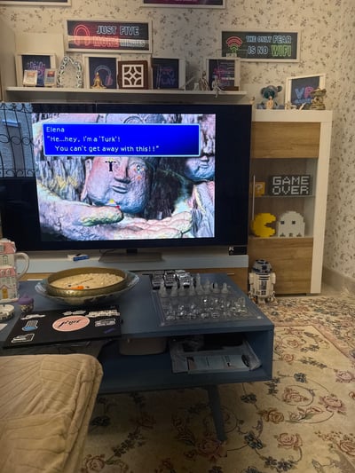 🕯️ في ركنٍ صغير، تنام فيه الألعاب وتصحو الذكريات