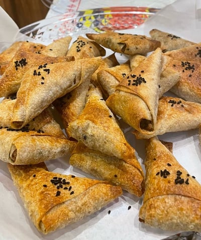 من الثومة بينكم؟