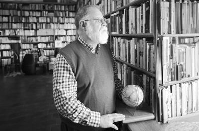 كم مكتبة تملك، وكم مكتبة خسرت؟