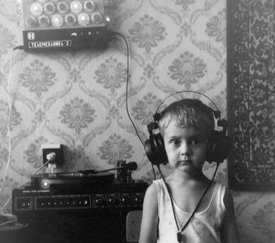 تعريف بـ “بودكاست أصوات”