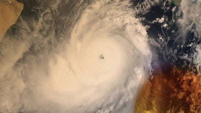 أعاصير تهدد الخليج