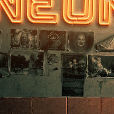 نيون: تستحق تقديرًا يوازي (A24)!🎞️