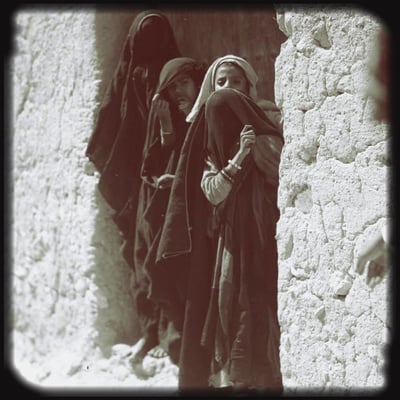 غطاء الوجه بين الحضارات والعادات